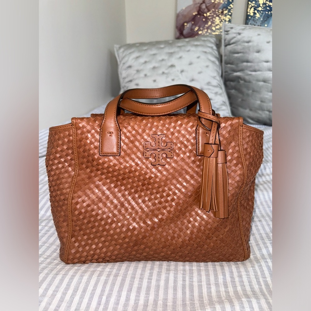 NEW W/O TAGS- TORY BURCH Thea Woven Slouchy Satchel Classic Tan (Authentic)